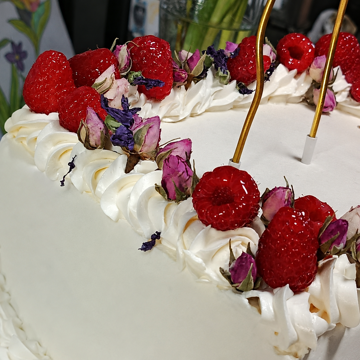 LONG CAKE LAMPONI E FIORI EDULI