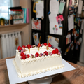 LONG CAKE LAMPONI E FIORI EDULI