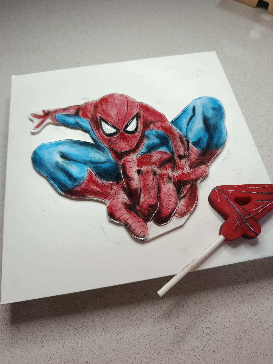 RITRATTI E SOGGETTI ARTISTICI DIPINTI A MANO  COME DECORAZIONE SU TORTE PERSONALIZZATE.